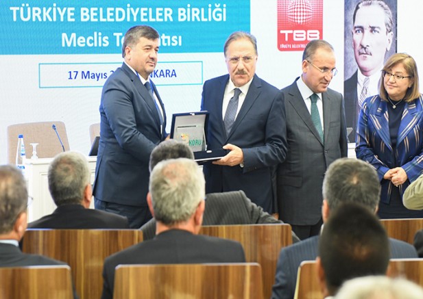 Başkan Şenlikoğlu’na TBB’den ödül
