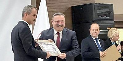 Bakan Özer’den Tosunoğlu’na teşekkür belgesi